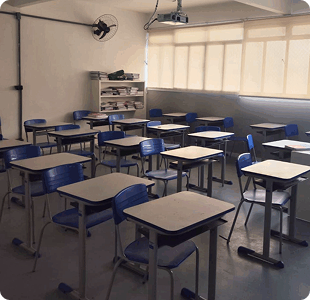 Sala de aula equipada do Colégio Stella Maris